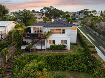 Spacious & Versatile Living in Campbells Bay