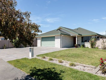 Large Living in Havelock North