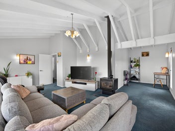 5 Bedroom Family Home in Quiet Cul-de-sac