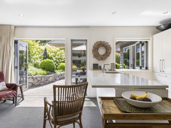 Peaceful garden living on Sunset Street