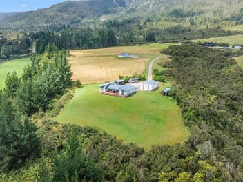 Space, Income and Privacy on 3.9ha