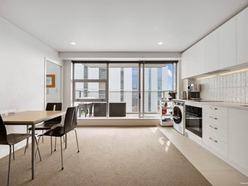 Great Layout Seaview home by Uni Precinct