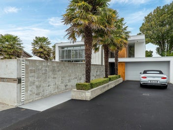 Favoured Merivale Location!