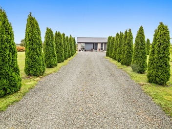 * UNDER OFFER * Space & Opportunity on 2 Hectares
