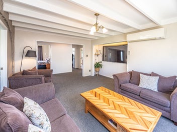 The bungalow with bonuses!