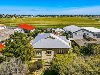 Affordable Leasehold Opportunity with Space