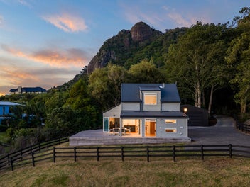 COASTAL RETREAT | BOAT RAMP 100M | RENTAL READY