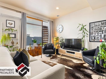 Smart Fringe Entry — Spacious, Parked, Connected