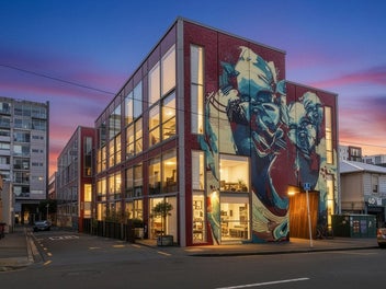 FUNKY, CENTRAL & FULL OF CHARACTER