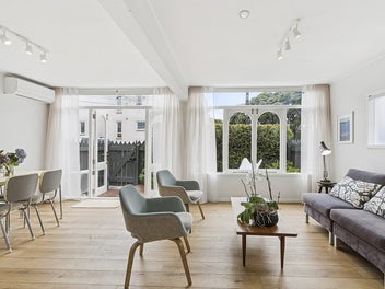 SMART, STYLISH AND SUPERBLY POSITIONED