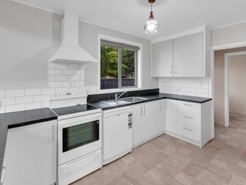 PERFECT FIRST HOME - WELL UPDATED