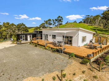 Modern Living, Rural Calm and Sweeping Views