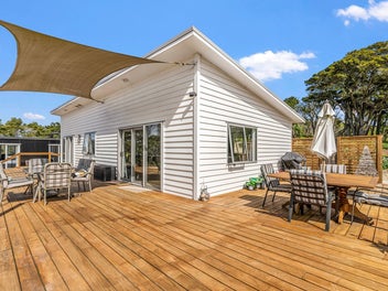 Modern Living, Rural Calm and Sweeping Views