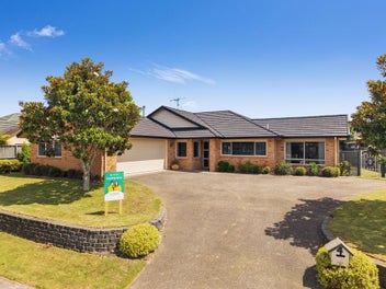 Spacious Brick Beauty in Sought-After Huntington