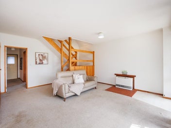 TEAM LEWIS - 3 BED CLOSE TO SHOPS