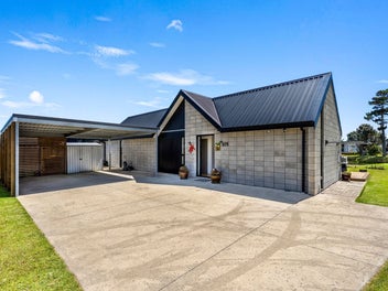 Golf Front Architectural Elegance