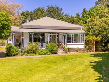 Exceptional character Villa on 1.17 ha