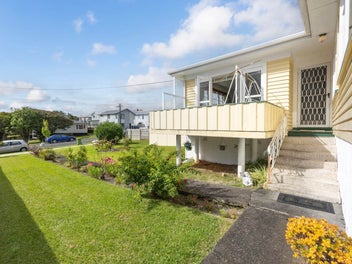 RARE 70 YEAR OLD FIND : SOLID BONES AND BIG LAND
