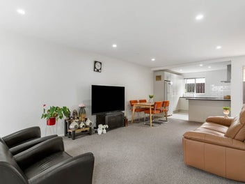 Vendors Relocating – Must Be Sold!