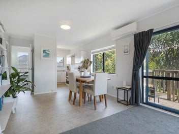 Sun-Drenched and Spacious in Onehunga