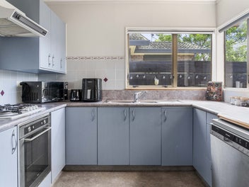 Sunny, Sheltered & Private Brick Unit