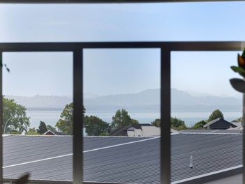 Sophisticated Living with Sea Views