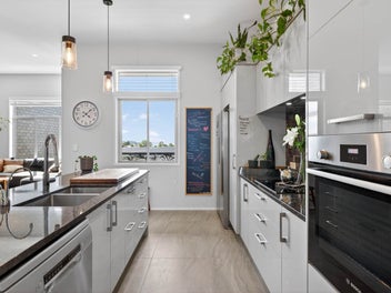 Sophisticated Living with Sea Views