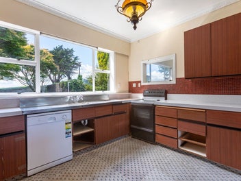 Country charm with endless potential