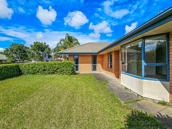 Single Level, Freehold Do-Up opportunity