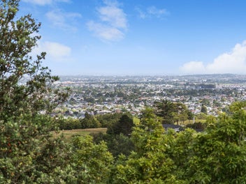 Elevated. Private. 1,131sqm of Opportunity.