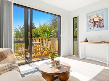 Start Up Smart! 2.5 bathrooms Corner Home!