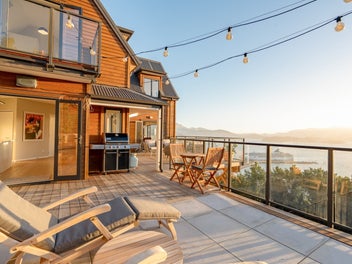 Elevated harbour living in Lyttelton
