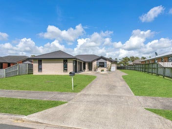 Premium Living plus 3 Car Garage