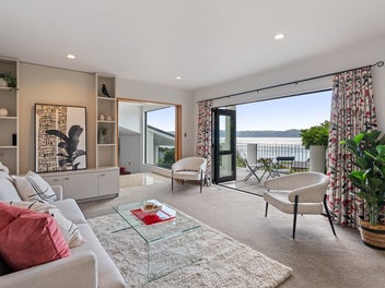 Harbour Views & Lift-Connected Living