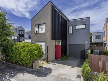 Modern home in Hobsonville - easy coastal living!