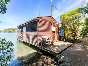 ICONIC PAREMATA / CAMBORNE BOATSHED