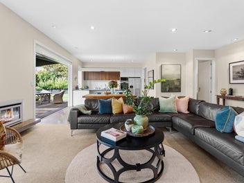 Refined character living | triple Grammar prestige