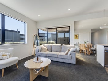 Near New Luxury Town House with Views!