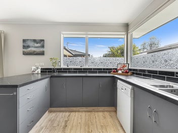 Easy Care Home In Quiet Location