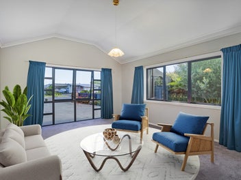 SUNNY - MODERN - BRICK - BEACHY - BOATIE... YOU!