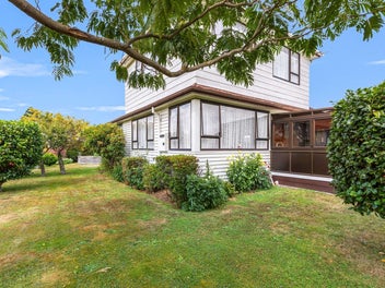 Charming Family Retreat on Hunter Street!