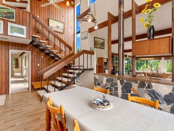 BIG,BOLD,BEAUTIFUL in a Private Rural Setting