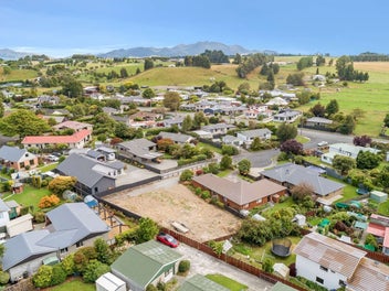 Endless Possibilities in a Quiet Cul-de-Sac!