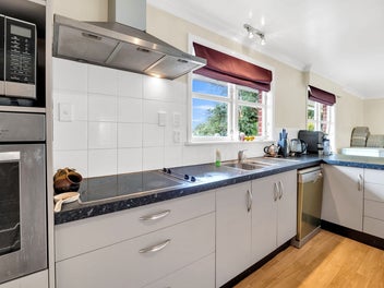 Poolside Living, Longburn Style