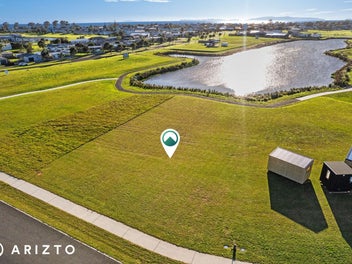 North Facing on the Lakefront!