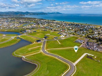 Large 914m² Section in Matarangi!