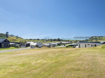 1121m2 SEA VIEW SECTION. MAKE AN OFFER.