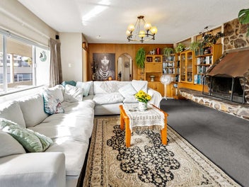 Timeless Style, Sweeping Outlooks