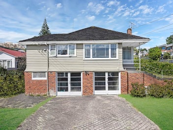 Legal Home & Income on 869sqm Corner Site