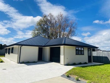 TEAM LEWIS - STYLISH BRAND NEW BUILD